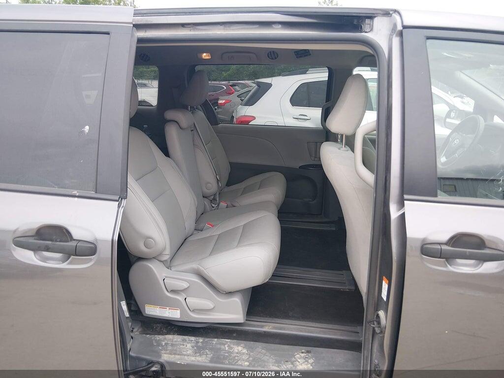 5TDZZ3DC1KS012693 2019 TOYOTA SIENNA photo no. 8