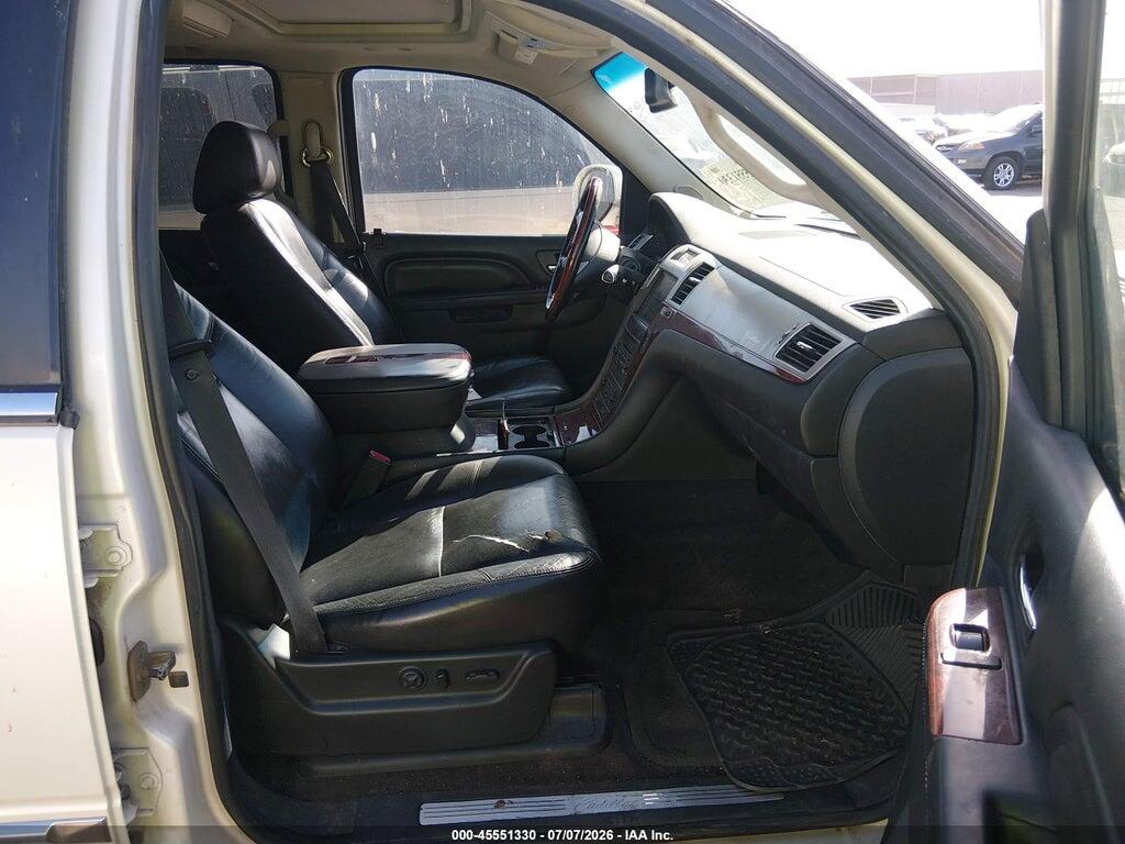 1GYS4CEF8BR213363 2011 CADILLAC ESCALADE photo no. 5