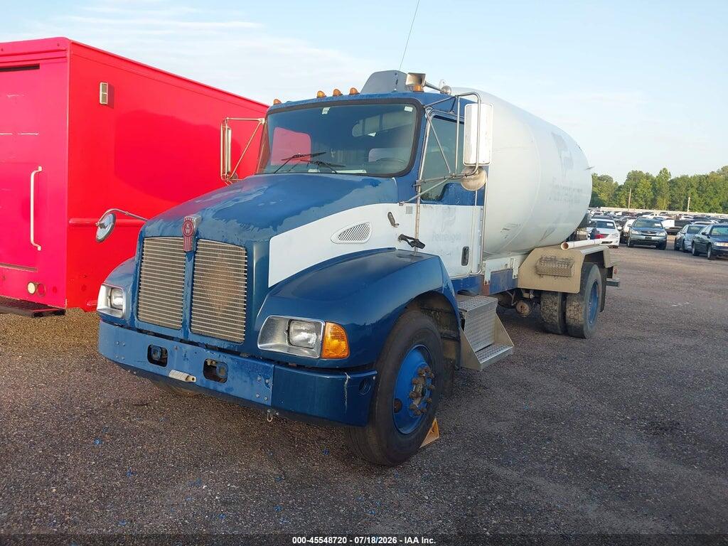 2NKMHD7X04M057004 2004 KENWORTH CONSTRUCTION photo no. 2