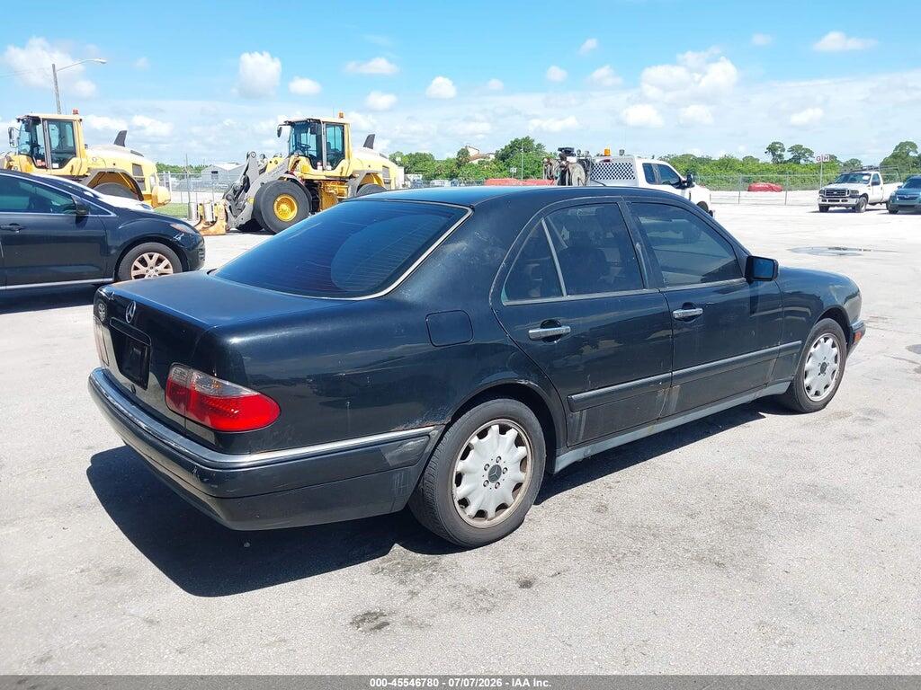 WDBJF65H4XA833887 1999 MERCEDES-BENZ E 320 photo no. 4