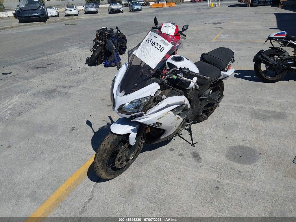 JKAEXEE11FDA20160 2015 KAWASAKI EX650 photo no. 2