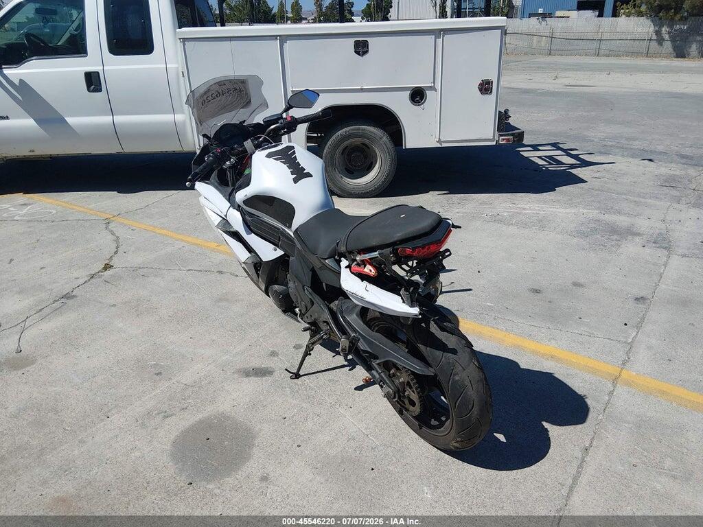 JKAEXEE11FDA20160 2015 KAWASAKI EX650 photo no. 3
