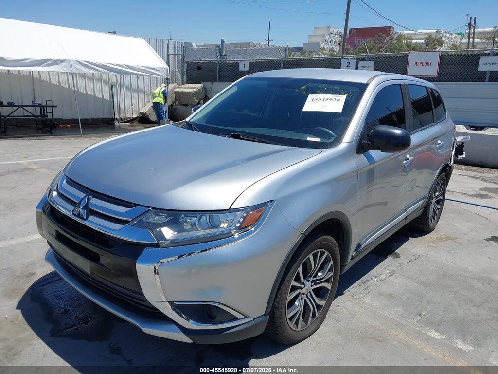 JA4AZ3A37JZ052916 2018 MITSUBISHI OUTLANDER photo no. 2