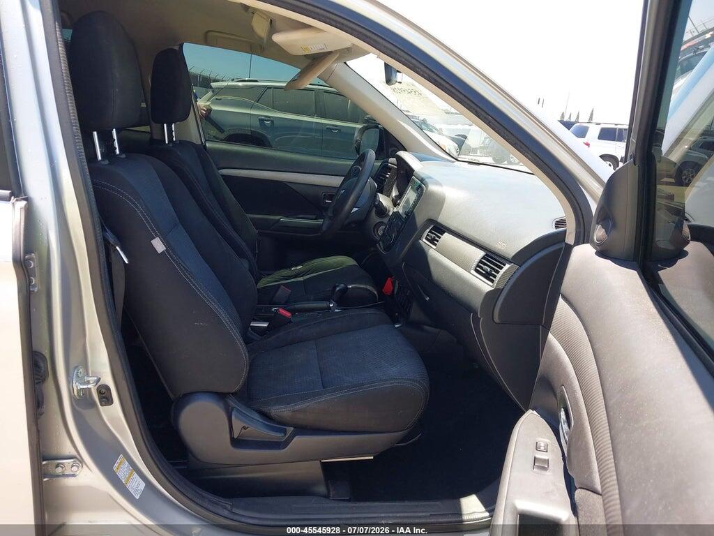 JA4AZ3A37JZ052916 2018 MITSUBISHI OUTLANDER photo no. 5