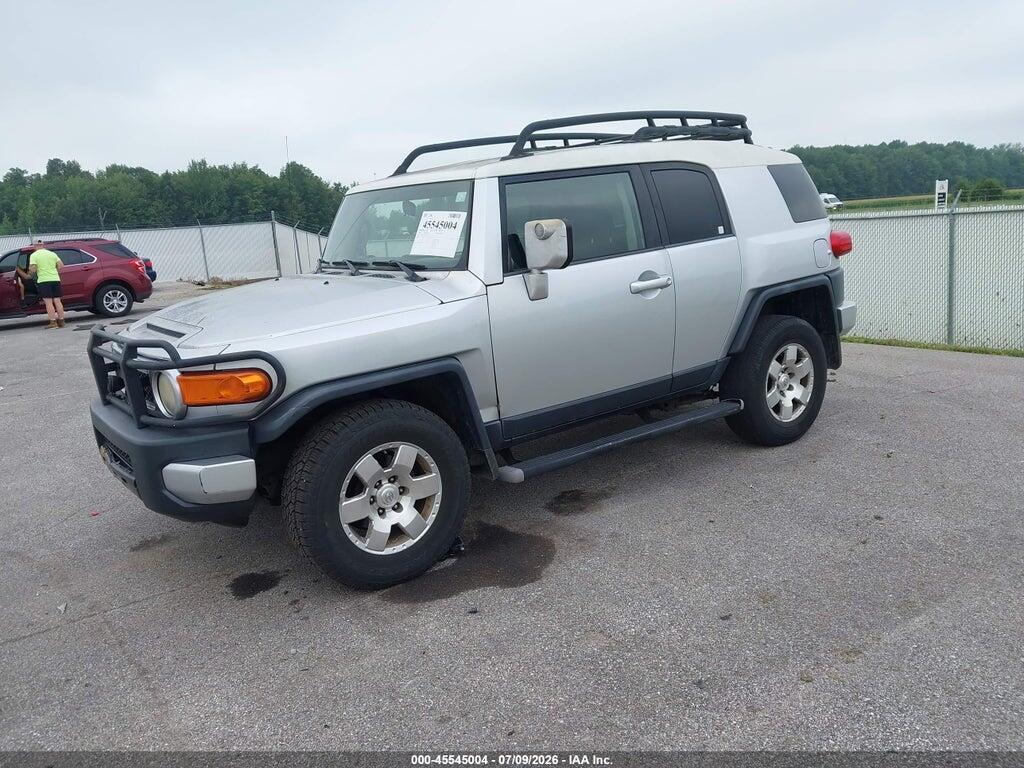 JTEBU11F28K015570 2008 TOYOTA FJ CRUISER photo no. 2