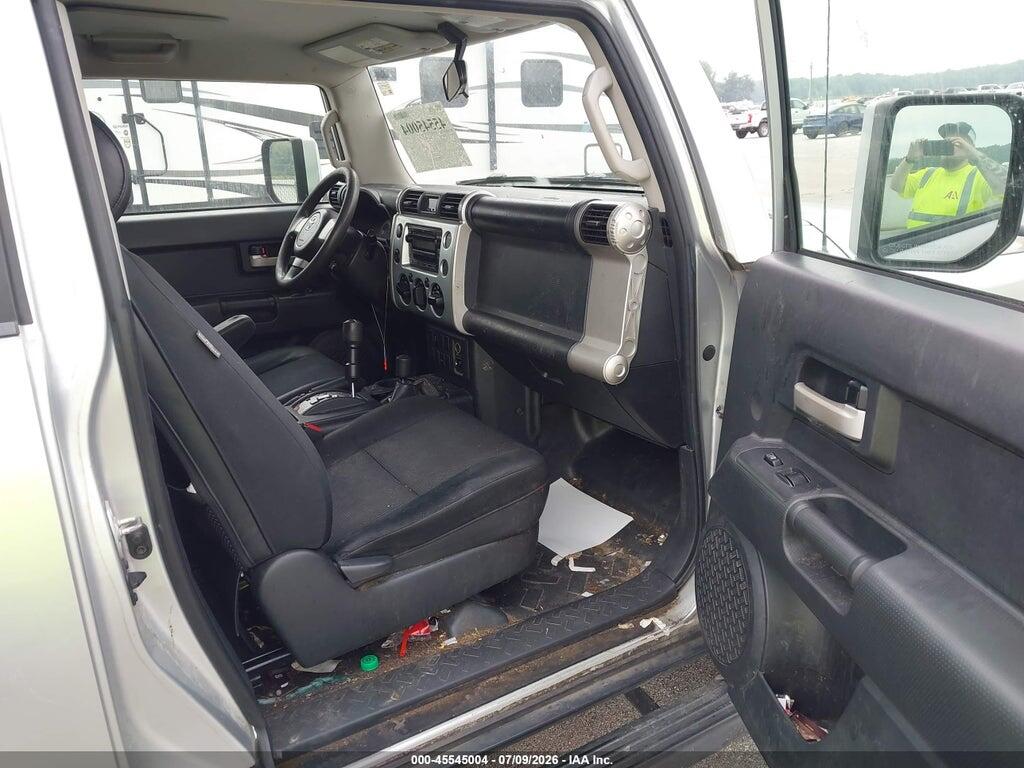 JTEBU11F28K015570 2008 TOYOTA FJ CRUISER photo no. 5