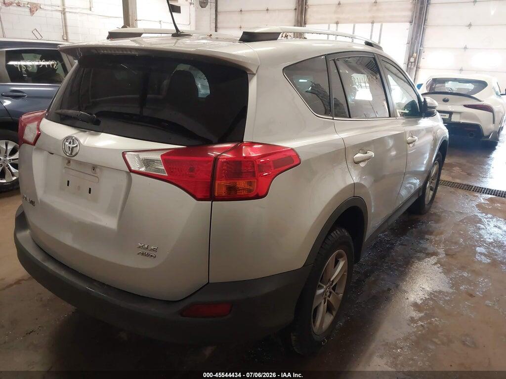 2T3RFREV1FW241990 2015 TOYOTA RAV4 photo no. 4