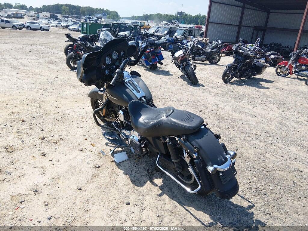 1HD1KB412AB672904 2010 HARLEY-DAVIDSON FLHX photo no. 3