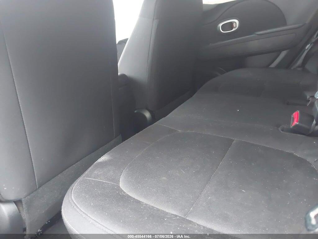 KNDJN2A23J7596912 2018 KIA SOUL photo no. 8