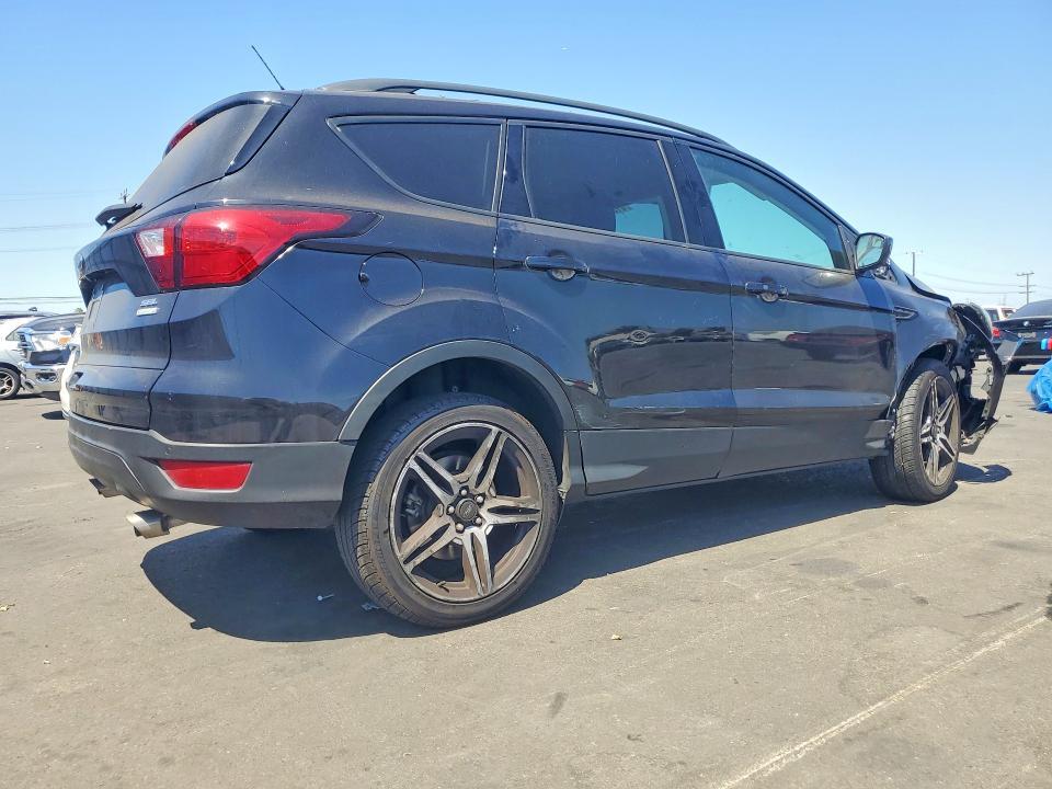 2019 FORD ESCAPE SEL — Фото 3 из 14