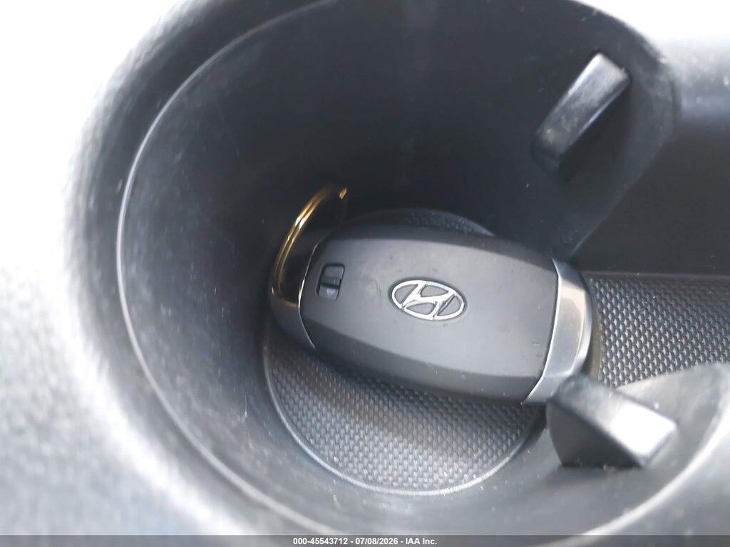 KM8K22AA2JU085757 2018 HYUNDAI KONA photo no. 11