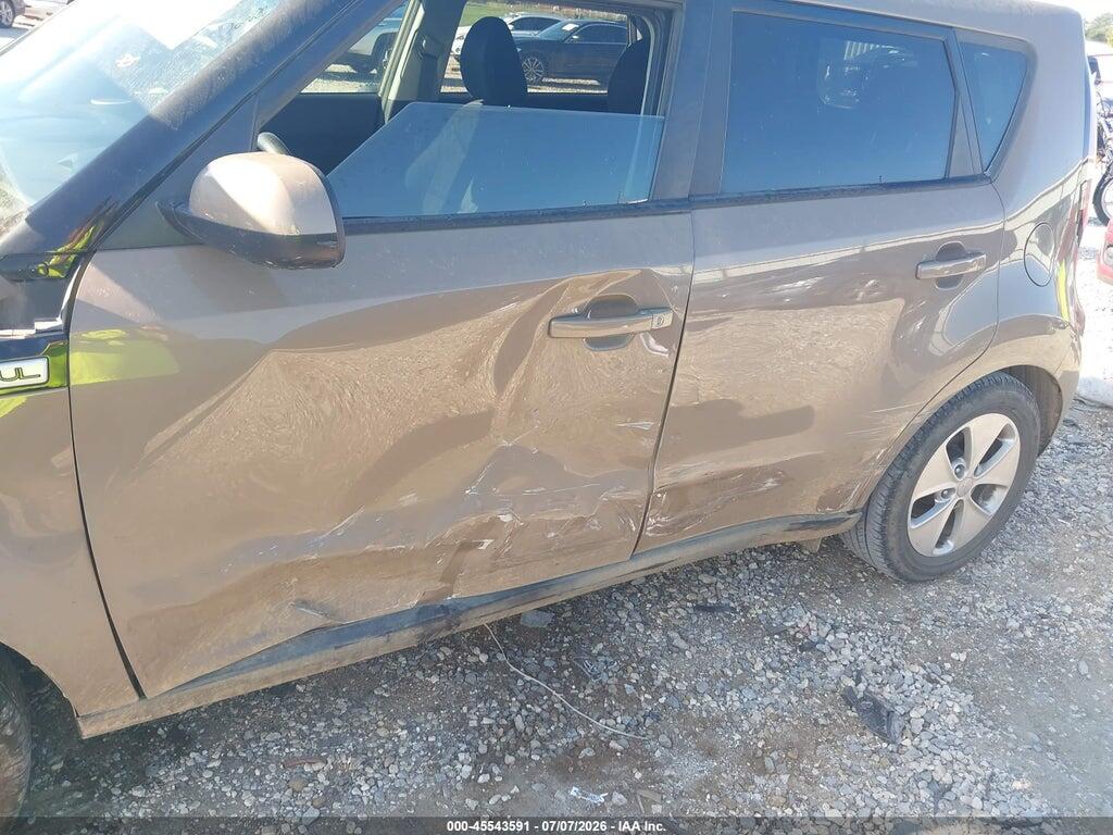 KNDJN2A25F7215939 2015 KIA SOUL photo no. 6