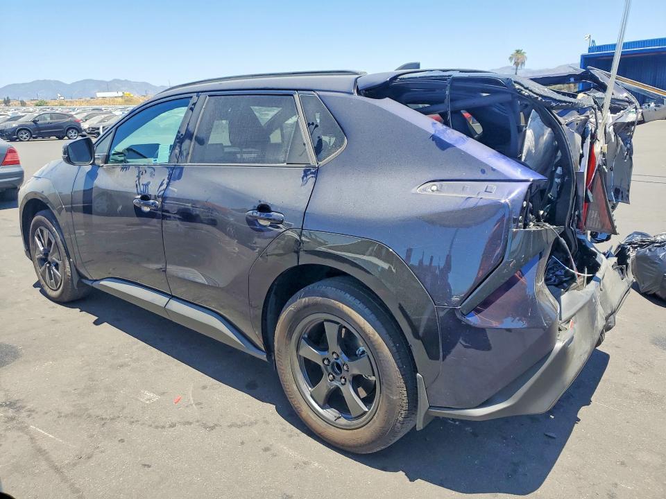 2026 TOYOTA BZ XLE PLUS — Фото 2 из 13