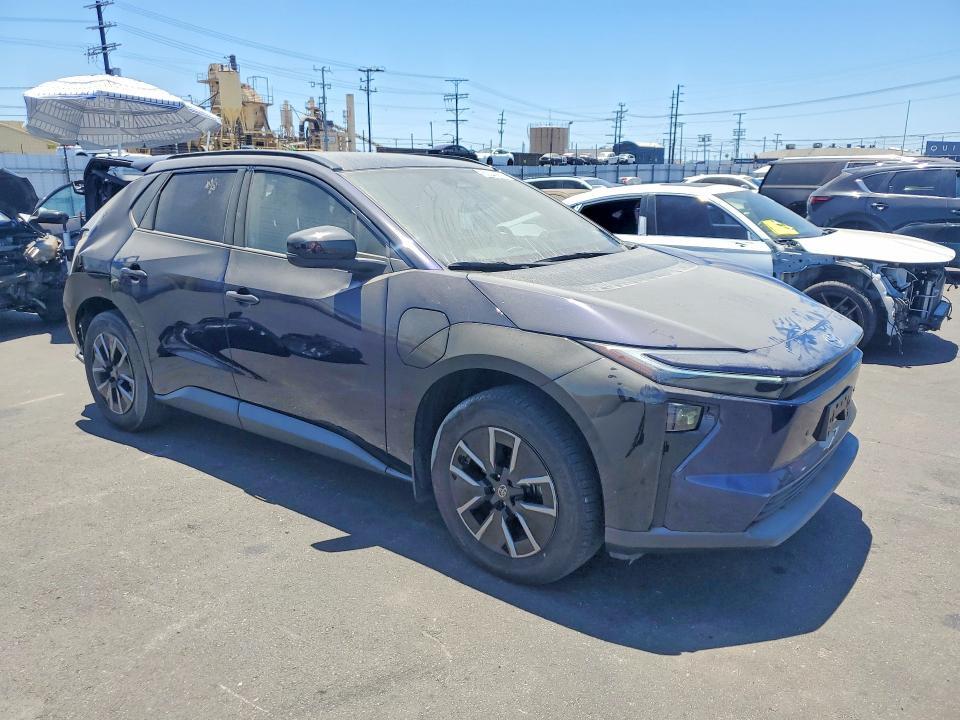 2026 TOYOTA BZ XLE PLUS — Фото 4 из 13