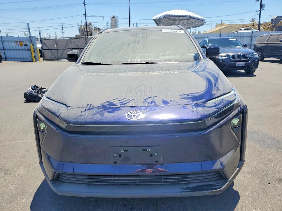 2026 TOYOTA BZ XLE PLUS — Фото 5 из 13