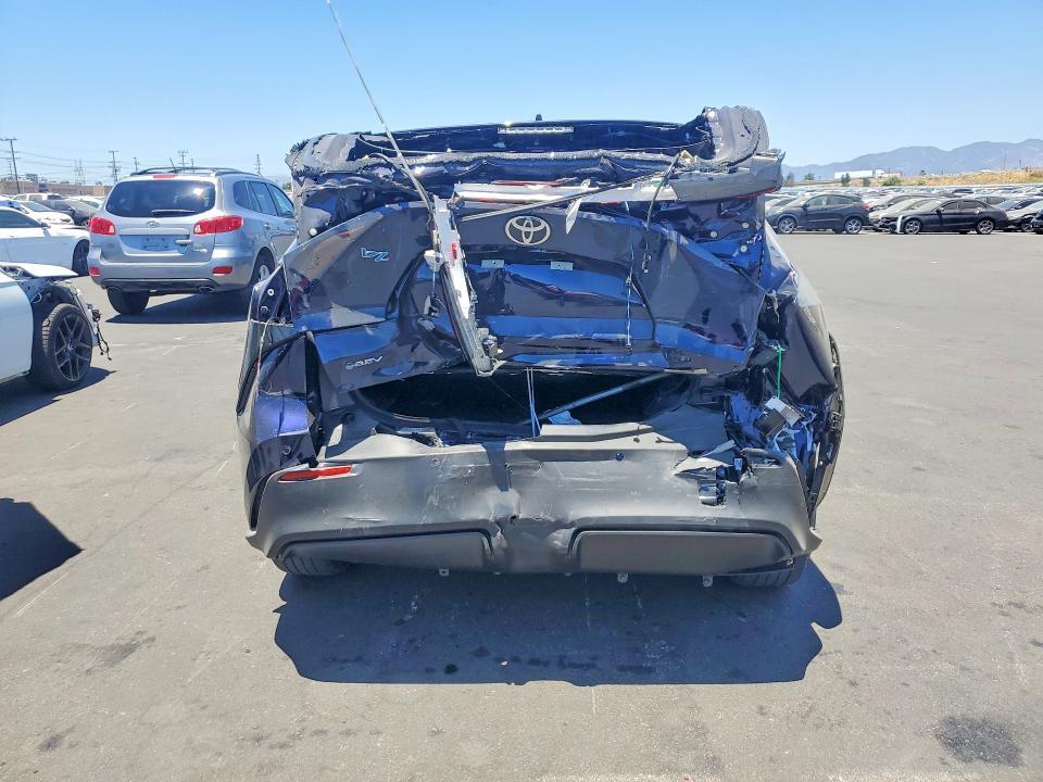 2026 TOYOTA BZ XLE PLUS — Фото 6 из 13