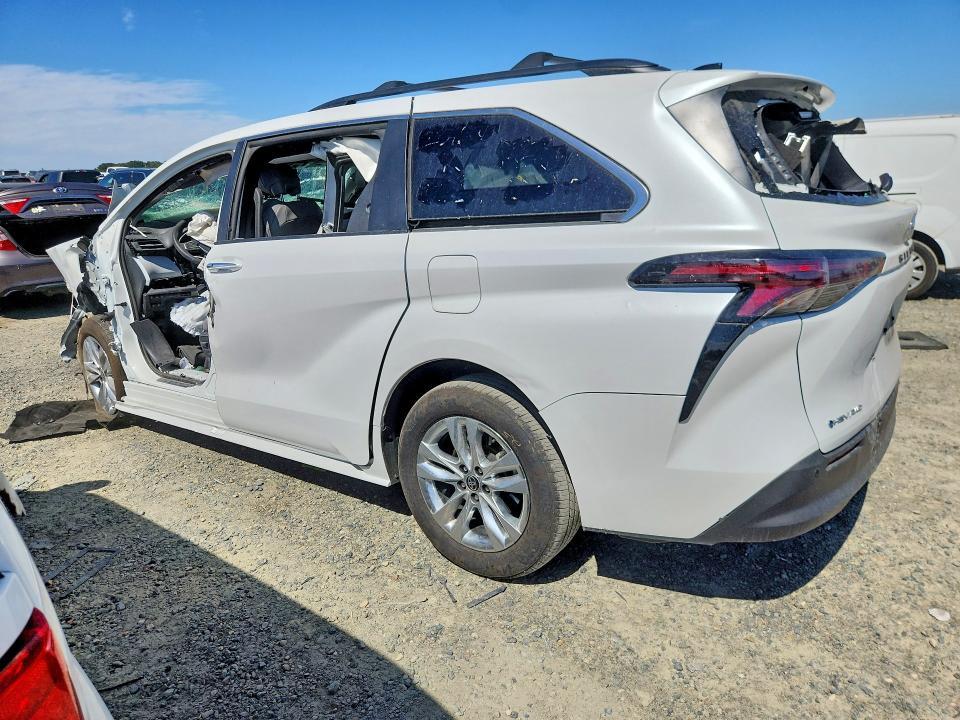 2026 TOYOTA SIENA — Фото 2 из 13