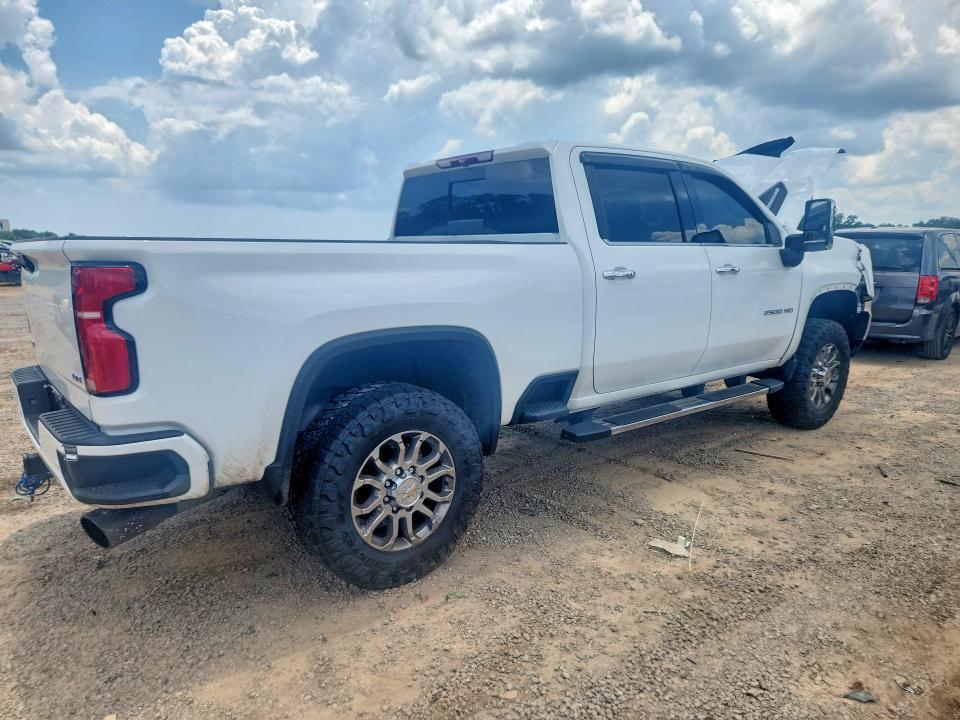 2025 CHEVROLET SILVERADO K2500 HEAVY DUTY LTZ — Фото 3 из 12