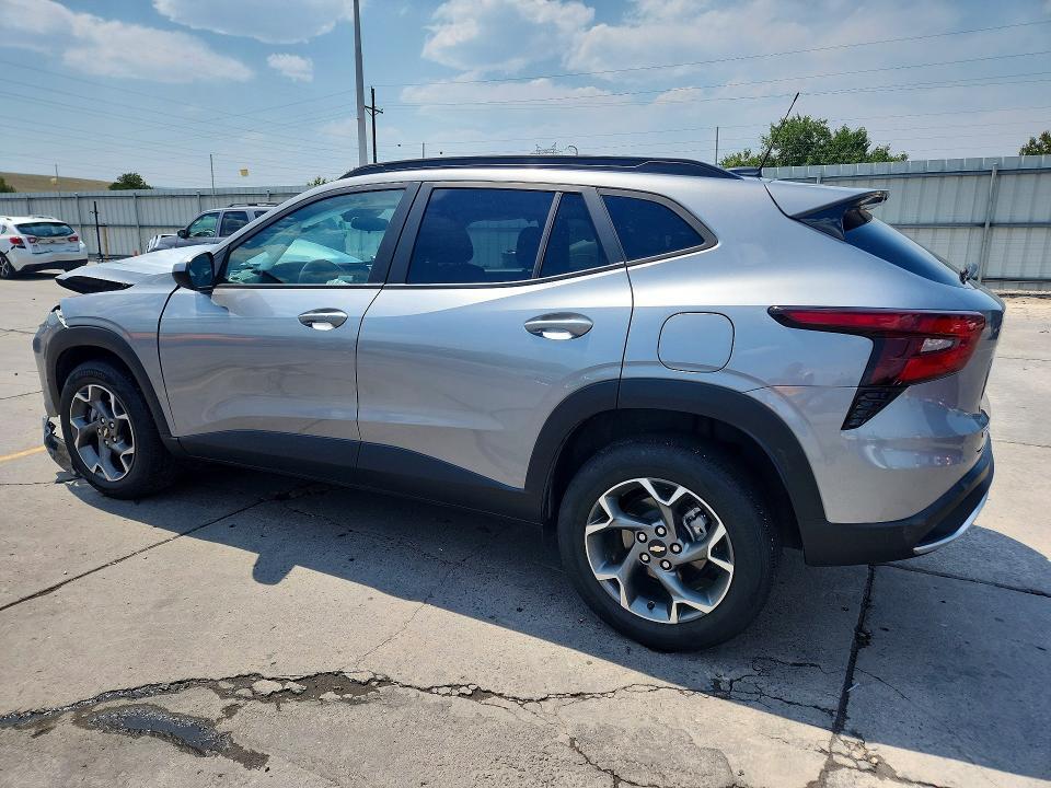 2025 CHEVROLET TRAX 1LT — Фото 2 из 13