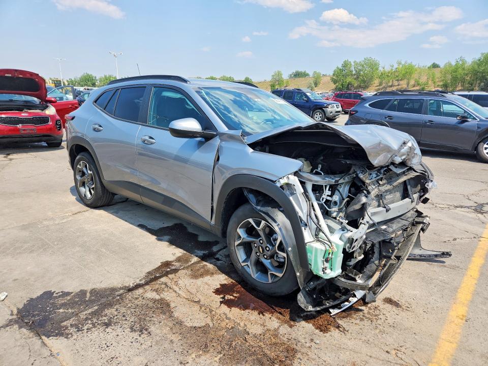 2025 CHEVROLET TRAX 1LT — Фото 4 из 13