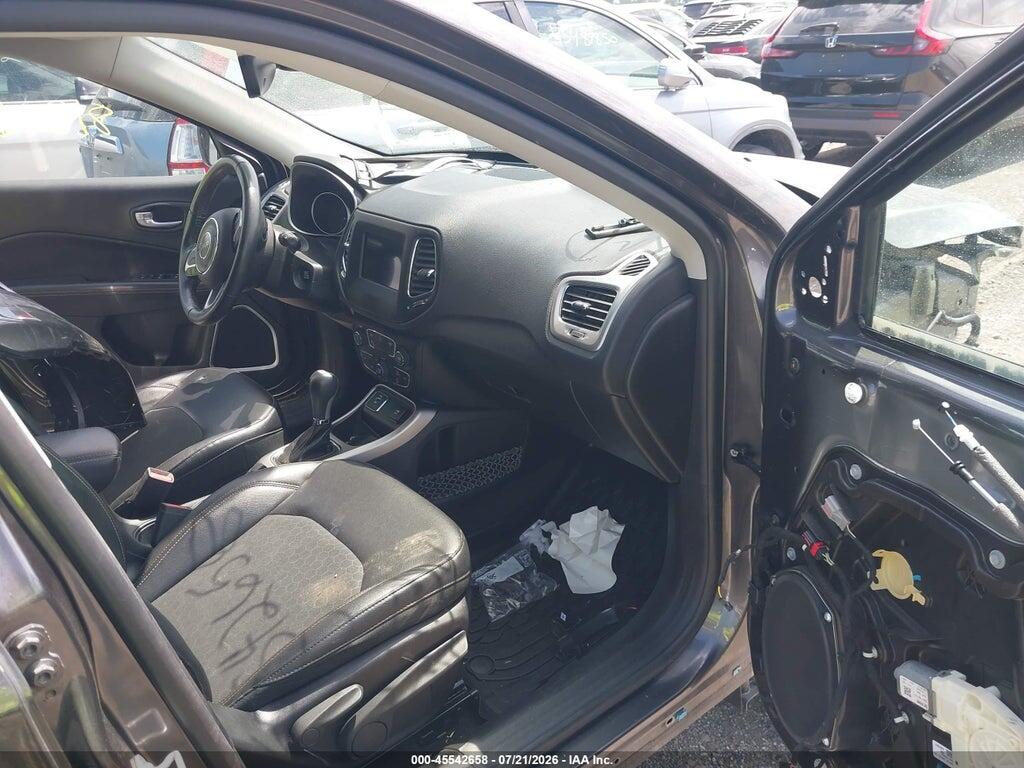 3C4NJCBBXJT102719 2018 JEEP COMPASS photo no. 5