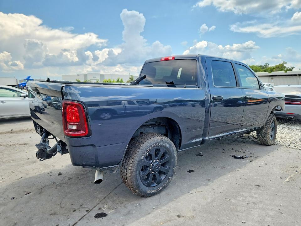 2025 RAM 2500 BIG HORN — Фото 3 из 12
