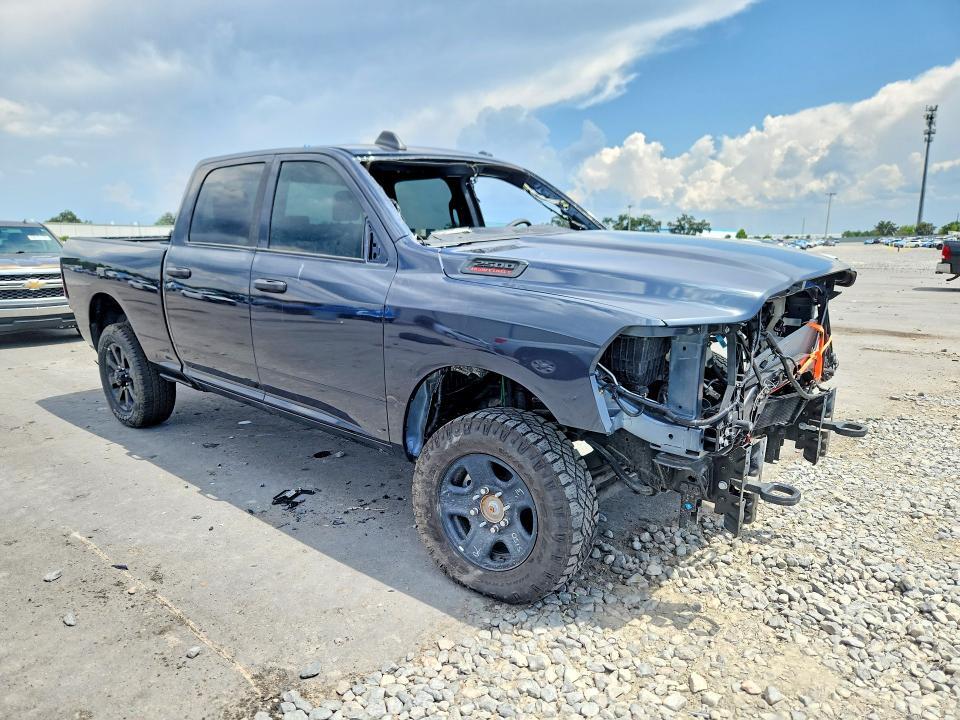 2025 RAM 2500 BIG HORN — Фото 4 из 12