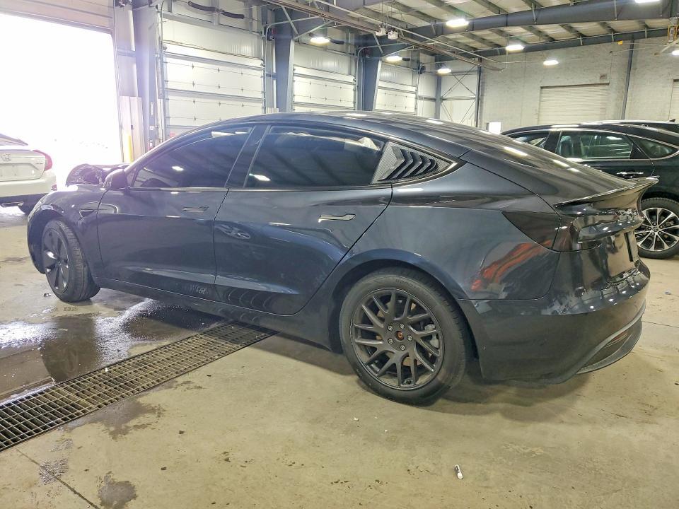2025 TESLA MODEL 3 — Фото 2 из 13