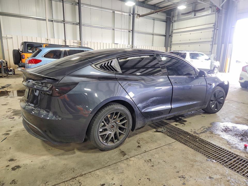 2025 TESLA MODEL 3 — Фото 3 из 13