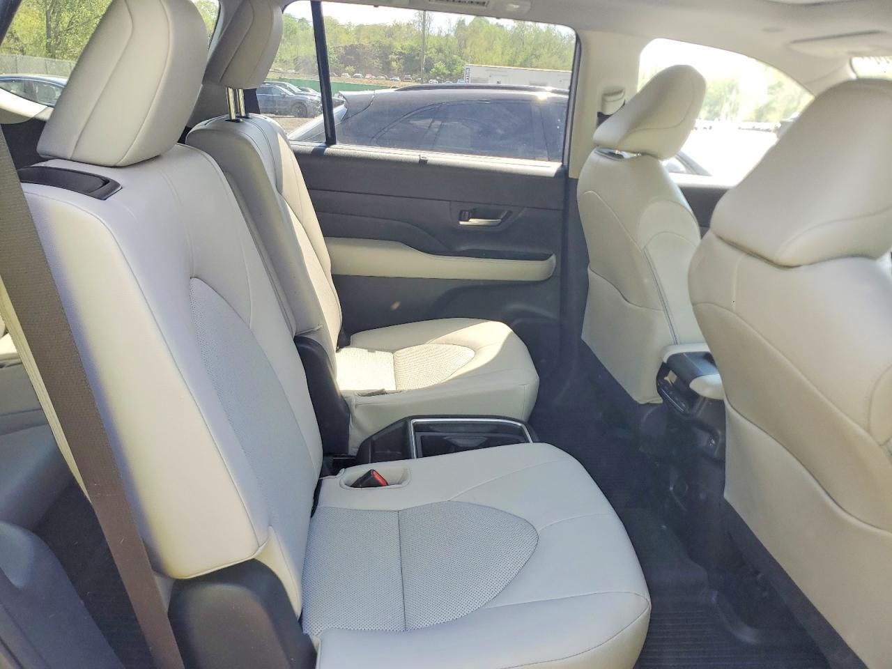 2025 TOYOTA GRAND HIGHLANDER HYBRID XLE — Фото 11 из 13