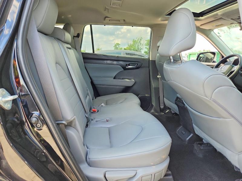 2025 TOYOTA HIGHLANDER XLE — Фото 11 из 13