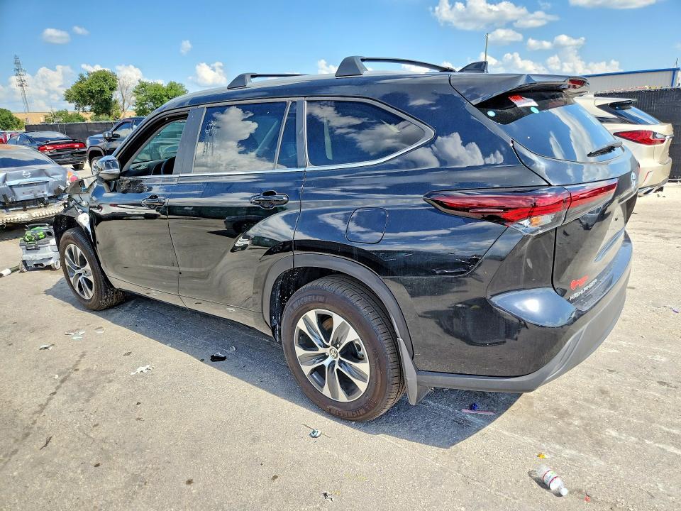 2025 TOYOTA HIGHLANDER XLE — Фото 2 из 13
