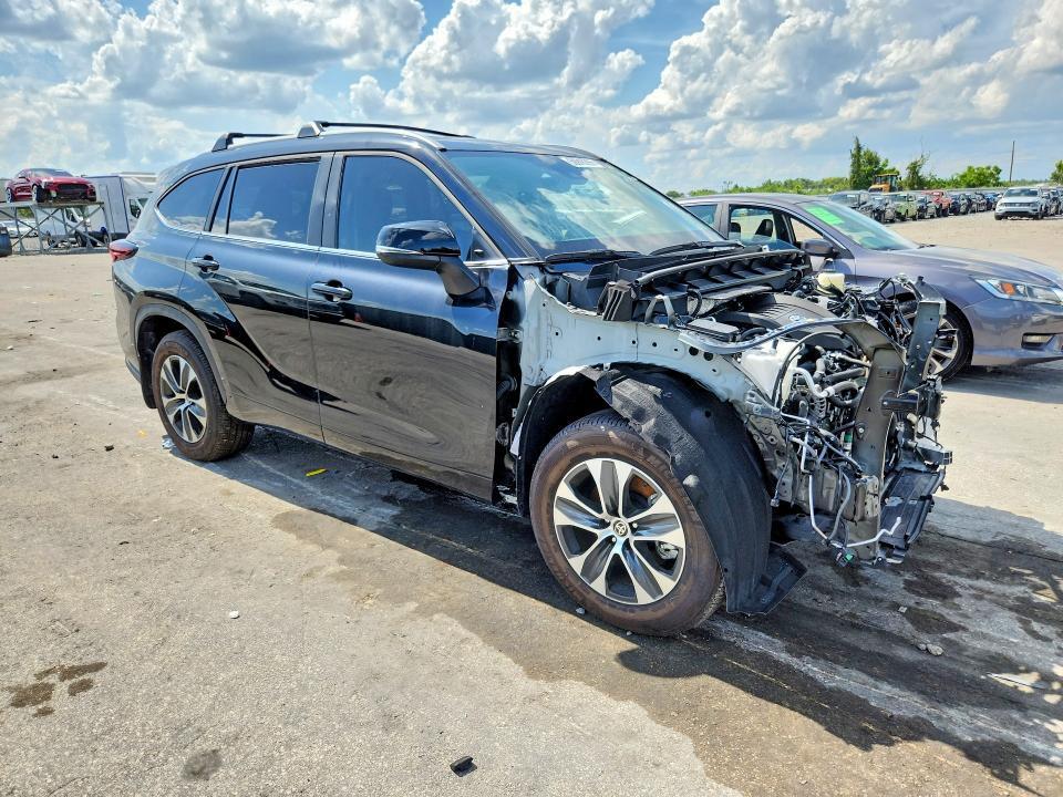 2025 TOYOTA HIGHLANDER XLE — Фото 4 из 13