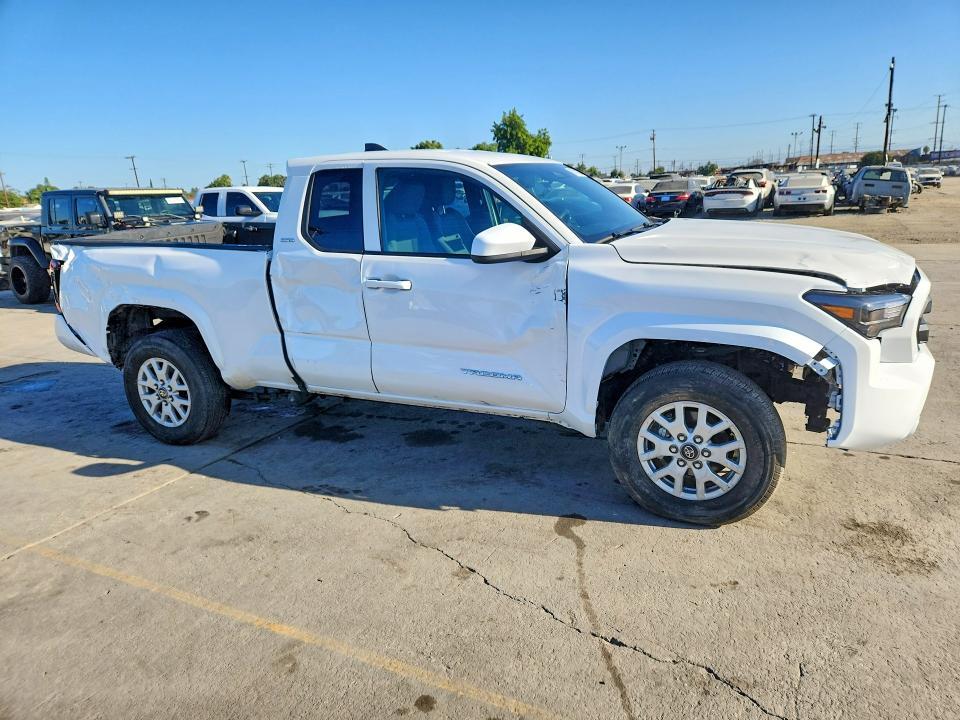 2025 TOYOTA TACOMA SR5 — Фото 4 из 12