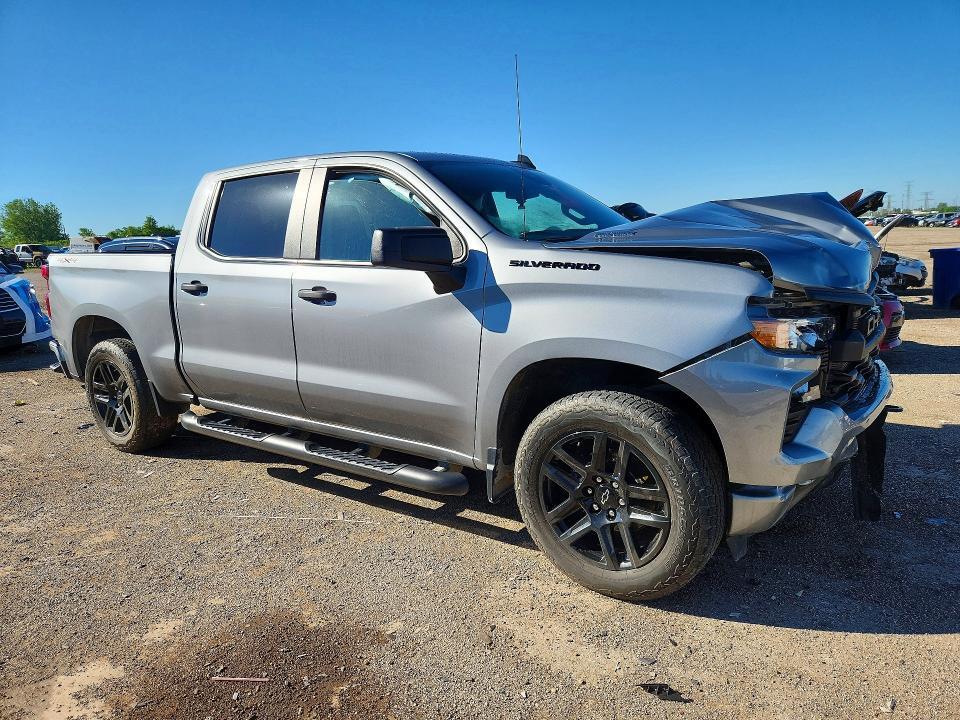 2024 CHEVROLET SILVERADO K1500 CUSTOM — Фото 4 из 12