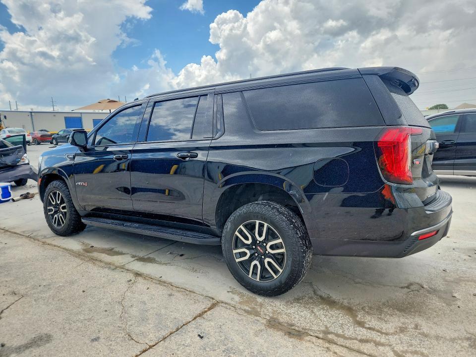 2024 GMC YUKON XL K1500 AT4 — Фото 2 из 13