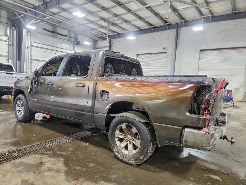 2024 RAM 1500 LARAMIE — Фото 2 из 12
