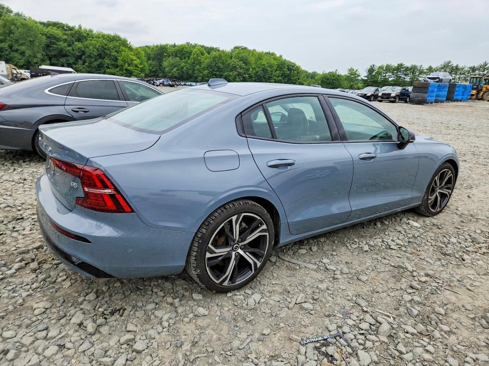 2024 VOLVO S60 CORE — Фото 3 из 12