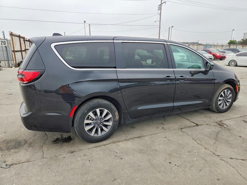 2023 CHRYSLER PACIFICA HYBRID TOURING L — Фото 3 из 13