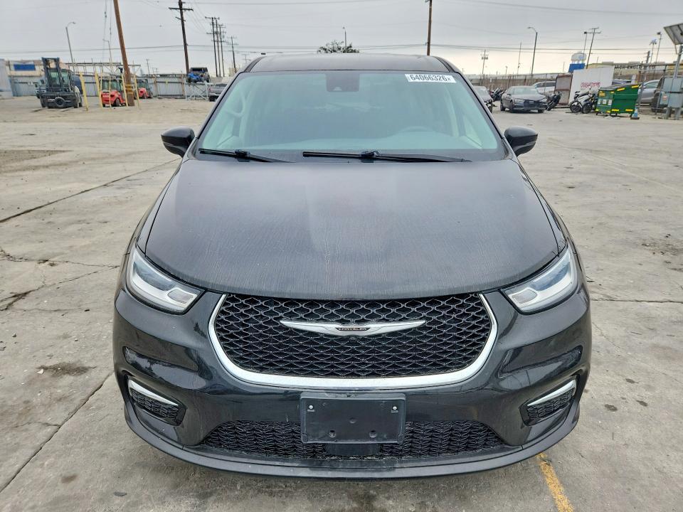 2023 CHRYSLER PACIFICA HYBRID TOURING L — Фото 5 из 13