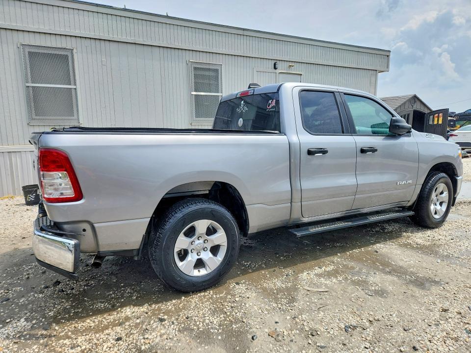 2023 RAM 1500 BIG HORN 4WD QUAD CAB — Фото 3 из 12