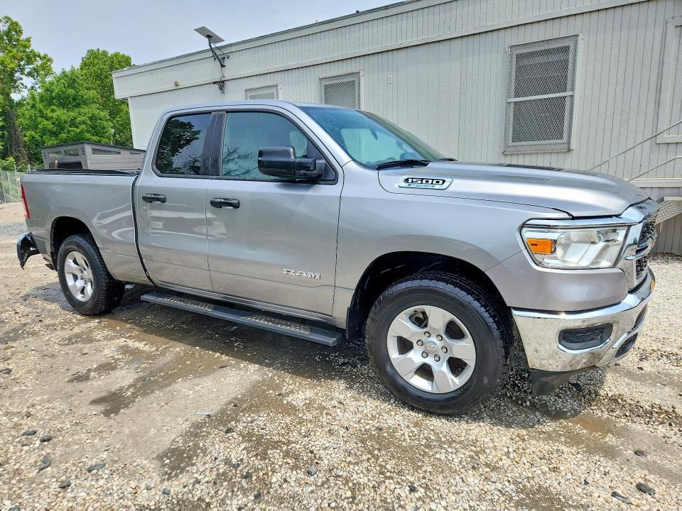 2023 RAM 1500 BIG HORN 4WD QUAD CAB — Фото 4 из 12