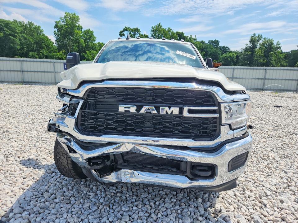 2023 RAM 3500 TRADESMAN — Фото 5 из 12