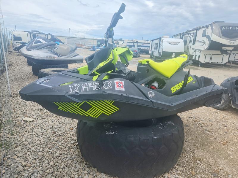 2023 SEA-DOO SPARK TRIXX 2UP — Фото 2 из 10