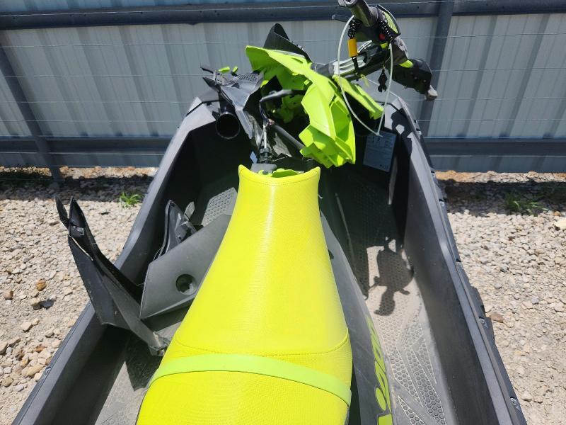 2023 SEA-DOO SPARK TRIXX 2UP — Фото 5 из 10