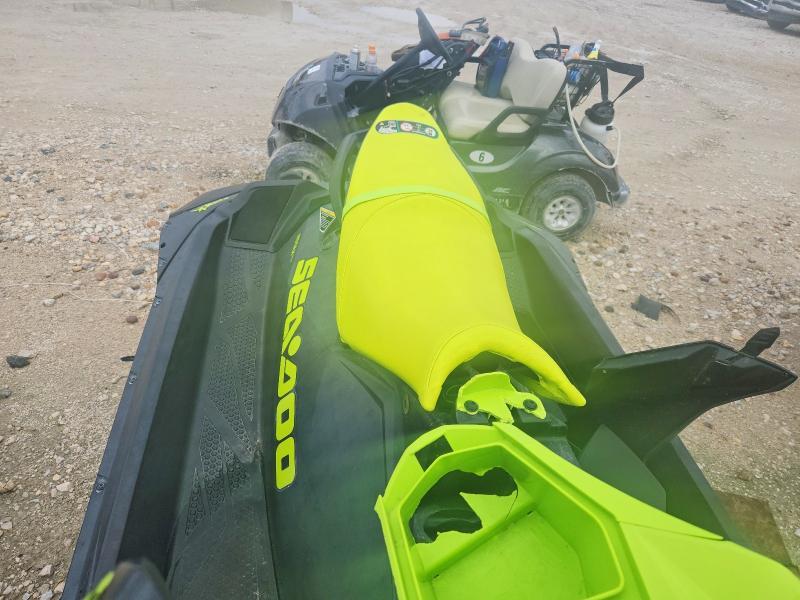 2023 SEA-DOO SPARK TRIXX 2UP — Фото 6 из 10