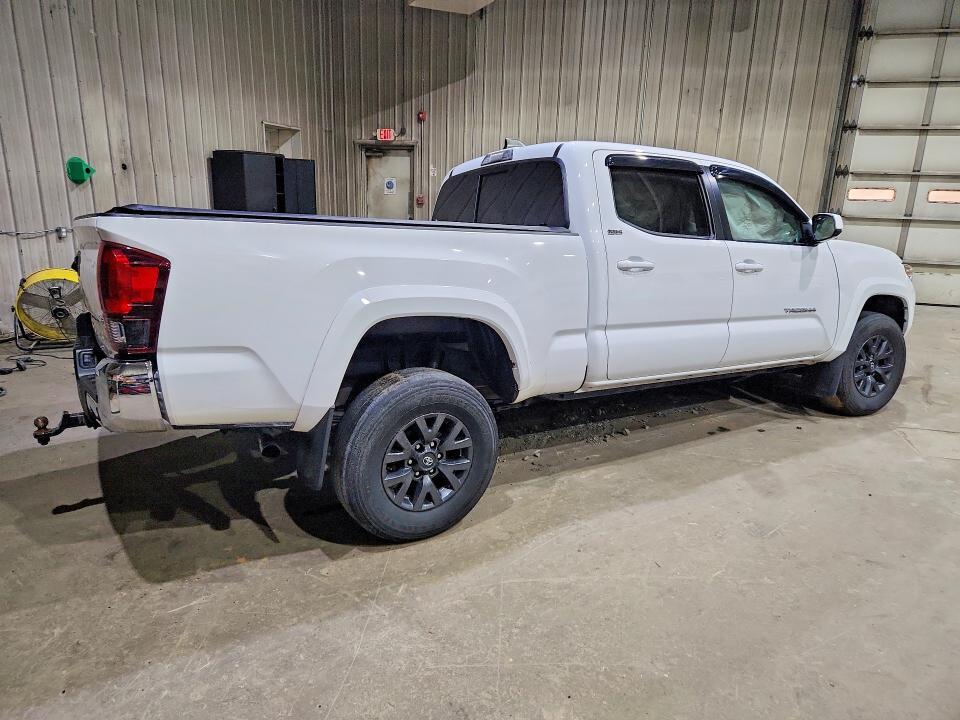 2023 TOYOTA TACOMA SR5 V6 — Фото 3 из 12