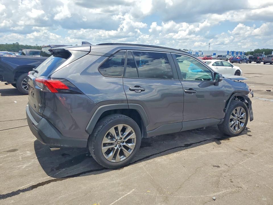 2023 TOYOTA RAV4 XLE PREMIUM — Фото 3 из 13