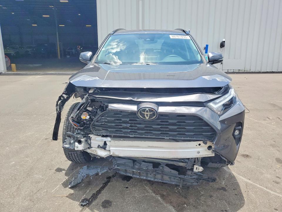 2023 TOYOTA RAV4 XLE PREMIUM — Фото 5 из 13