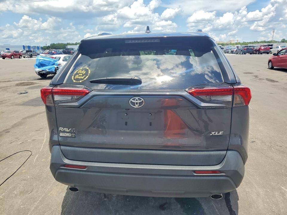 2023 TOYOTA RAV4 XLE PREMIUM — Фото 6 из 13